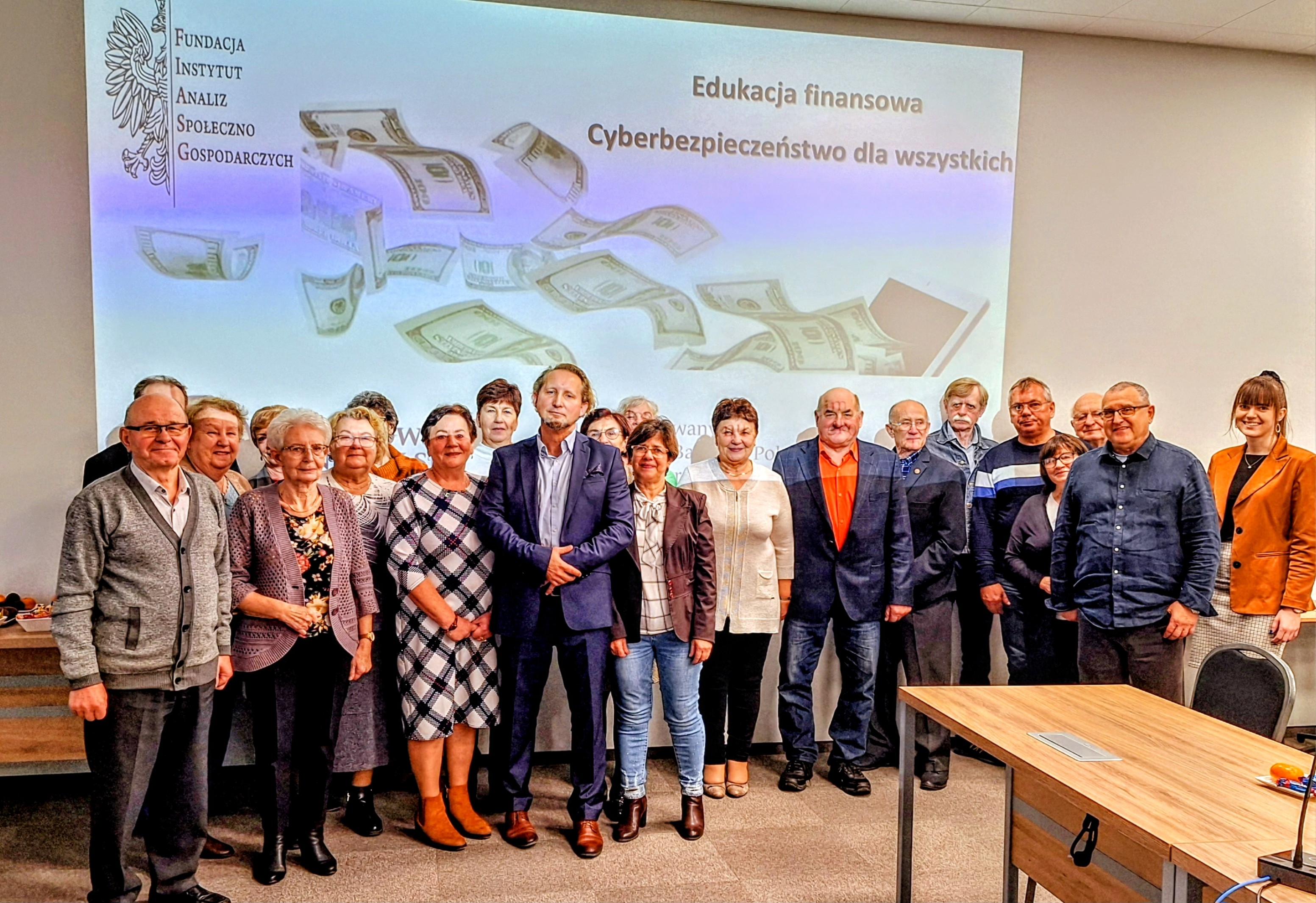 Szkolenia z edukcji ekonomicznej, cyberbezpieczeństwa i ochrony danych